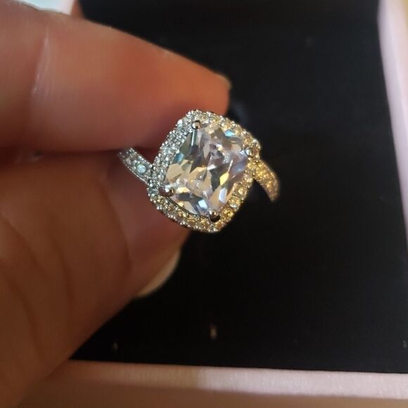 Emerald cut engagement ring - Picture 4 of 5
